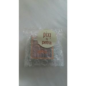 Pixi by Petra ~ Naturally nude duo eyeshadow